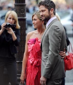 Jennifer Aniston y Gerard Butler llevan su complicidad hasta Par�s