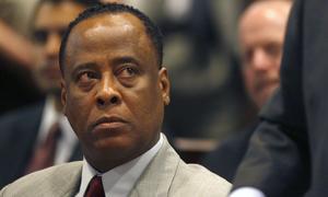 El padre de Michael Jackson demandará a Conrad Murray