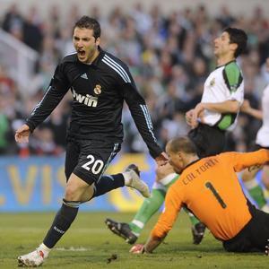 El Real Madrid hizo lo justo para asegurar el cl�max 