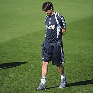 Kak� sigue sin entrenar con el grupo y se complica su presencia en el cl�sico