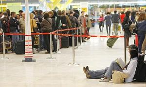 La nube de ceniza mantiene cerrados Sevilla y otros cuatro aeropuertos