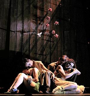 Sevilla revive «El sueño de una noche de verano» de Ur Teatro