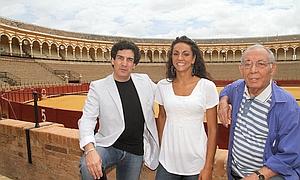 T�vora revisa su �Carmen� con reconejo, recortadores y una banda de cornetas y tambores