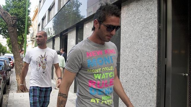 Arzu y Rivas salen de las oficinas de la calle Jabugo