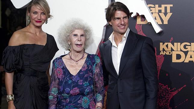 Tom Cruise y Cameron Diaz, junto a la Duquesa de Alba en Sevilla, en el estreno de su pel�cula �Knight&Day�