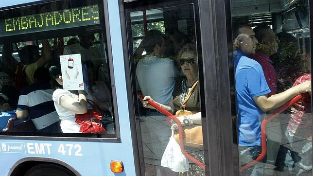 Los paros en Metro provoca empujones en los autob�s