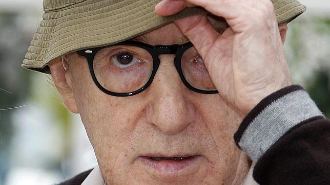 Woody Allen comienza a rodar la película en la que participará Carla Bruni Woody Allen comienza a rodar la película en la que participará Carla Bruni