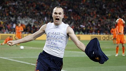 Andrés Iniesta hace historia dando la victoria a la Selección Española Andrés Iniesta hace historia dando la victoria a la Selección Española