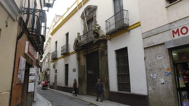 La Casa de los Leones, antigua sede de la Escuela de Artes y Oficios, lleva en obras casi dos aos.