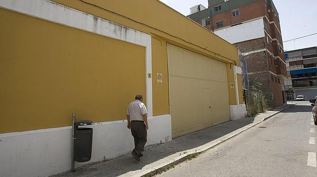 El almac�n se encuentra en la calle Garci Fern�ndez. 