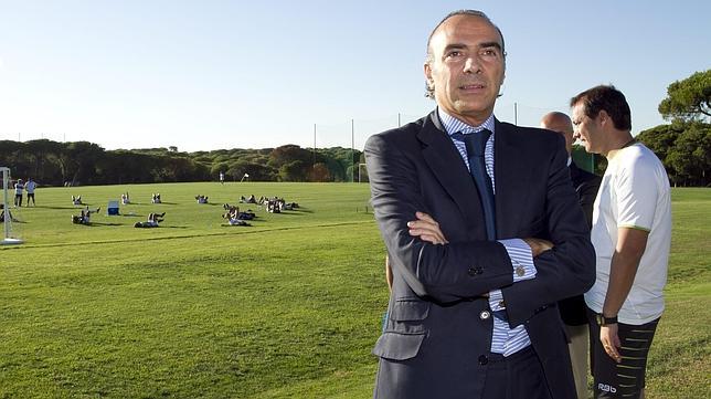 Luis Oliver, durante el entrenamiento btico en El Portil.
