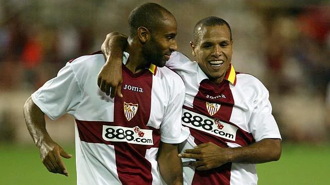 Kanouté y Luis Fabiano, en la previa del 2007 ante el AEK ...