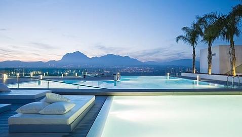 Unos 400 ricos de toda Europa se reúnen en una velada en un hotel de Alicante Unos 400 ricos de toda Europa se reúnen en una velada en un hotel de Alicante