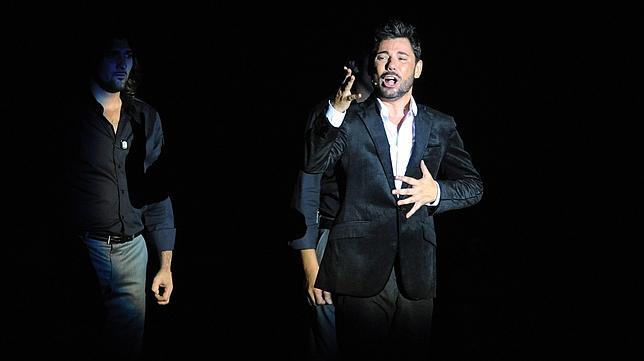 Miguel Poveda puso ayer luz a toda la historia del cante flamenco con un espectculo memorable.