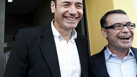 Los parle�os arropan a G�mez