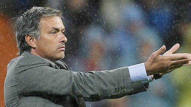 Mourinho: «Me gustaría tener a Zidane más conmigo y menos con el presidente» Mourinho: «Me gustaría tener a Zidane más conmigo y menos con el presidente»