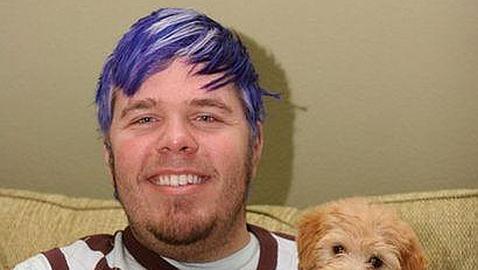 El bloguero que �sac� del armario� a varios famosos se hace solidario