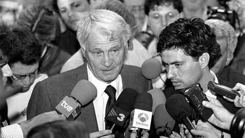 Mou, aquel joven «traductor» del Barça Mou, aquel joven «traductor» del Barça