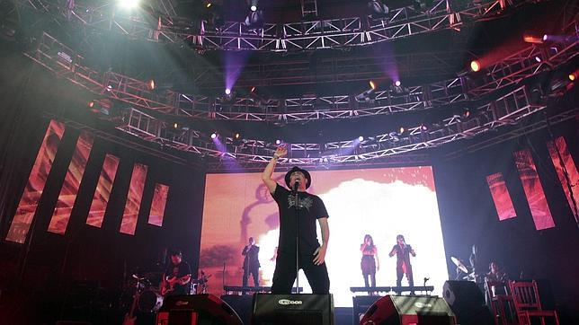 Jos Luis Figuereo durante su concierto ayer en Sevilla