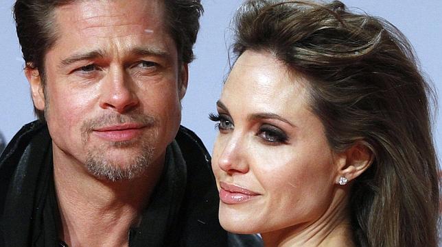 Angelina Jolie y Brad Pitt podrían casarse por el rito hindú a principios de 2011 Angelina Jolie y Brad Pitt podrían casarse por el rito hindú a principios de 2011