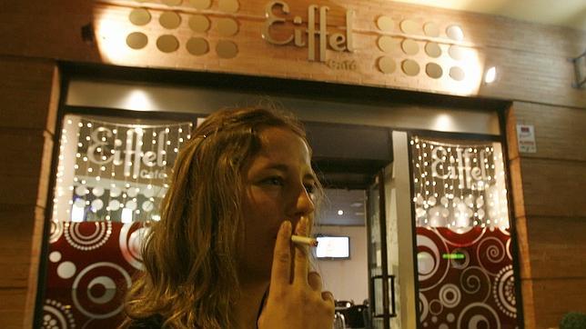 «En este bar sí se puede fumar» «En este bar sí se puede fumar»