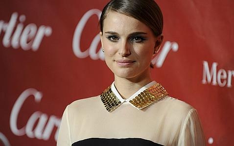 Natalie Portman luce embarazo en los Palm Spring Awards