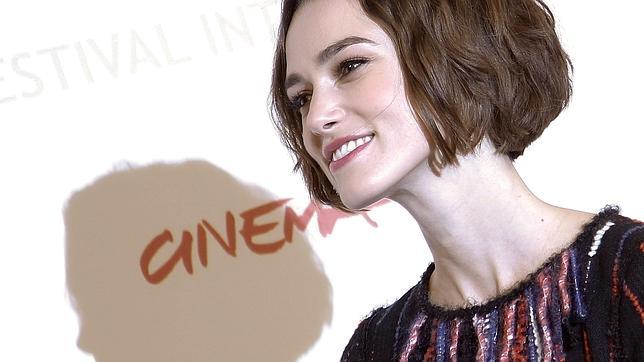 Keira Knightley se va de fiesta con Sienna Miller para olvidar las penas Keira Knightley se va de fiesta con Sienna Miller para olvidar las penas