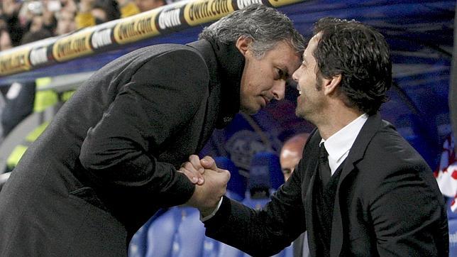 Quique: «¿Cánticos a Mou? No oí nada, estoy con la afición a muerte» Quique: «¿Cánticos a Mou? No oí nada, estoy con la afición a muerte»