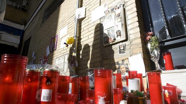 La casa de Marta llena de velas tras conocerse su muerte