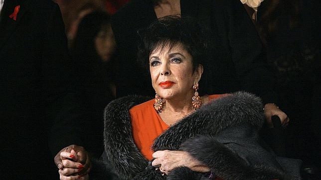 Elizabeth Taylor, ingresada