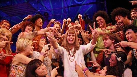 El musical «Hair» puede ser sancionado porque se fuma en escena El musical «Hair» puede ser sancionado porque se fuma en escena