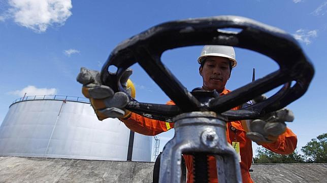 La crisis en Libia dispara el barril de Brent La crisis en Libia dispara el barril de Brent