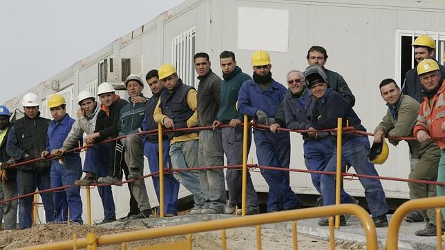 Miles de empleados de la construcci�n llevan hasta un a�o sin cobrar, seg�n UGT