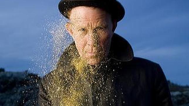Tom Waits trabaja ya en su nuevo disco