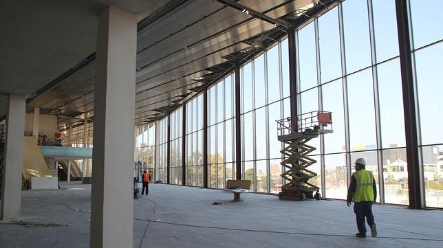 El nuevo auditorio Fibes que se est� terminando en el Palacio de Congresos contar� con 3.500 localidades y ser� el m�s grande de Sevilla con techo cubierto. El auditorio Roc�o Jurado tiene pendiente su cierre desde hace a�os