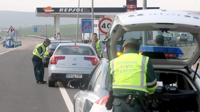 La presencia de la Guardia Civil fue ayer patente en las v�as cordobesas donde se pusieron varias multas en la A-4