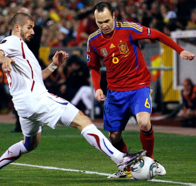 Villa mete dos balazos en el muro checo