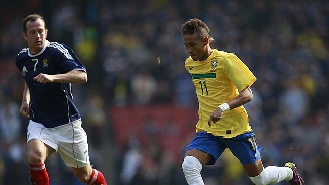Neymar castiga a Escocia Neymar castiga a Escocia