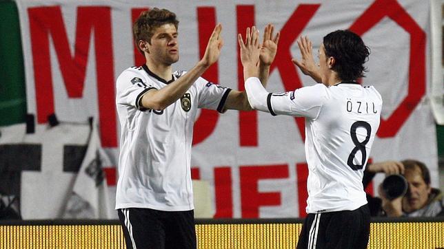 Loew libera a Ozil y Khedira del amistoso contra Australia Loew libera a Ozil y Khedira del amistoso contra Australia