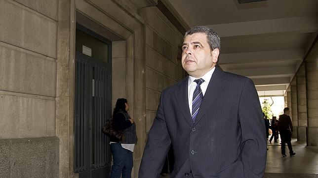 El ex viceconsejero de Empleo, Agustn Barber, que recibi el informe de Hacienda, a la salida de los juzgados de Sevilla hace un ao, donde tuvo que declarar por el caso Mercasevilla