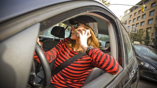 Cada español podría ahorrar 195 euros de media al año en móvil cambiando de tarifa Cada español podría ahorrar 195 euros de media al año en móvil cambiando de tarifa