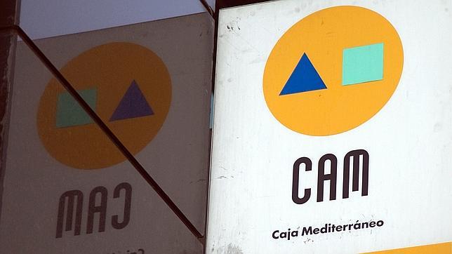 Fitch rebaja a bono basura el rating de la CAM tras el fracaso de Banco Base