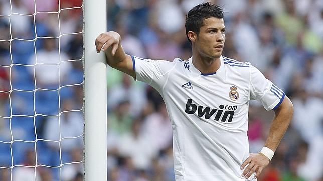 Portugal vende a Ronaldo a España por 160 millones de euros Portugal vende a Ronaldo a España por 160 millones de euros