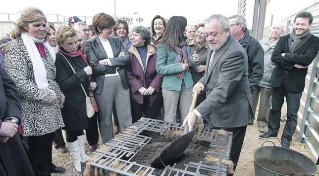 IU admite la crisis del modelo municipal de empresas y rescata la idea del holding