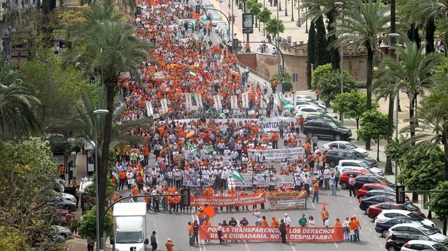 Miles de empleados de la Junta se alzan de nuevo contra la ley del �enchufismo�