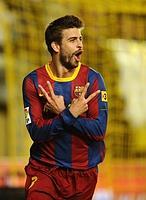 Abidal se viste de corto por primera vez tras su operación Abidal se viste de corto por primera vez tras su operación