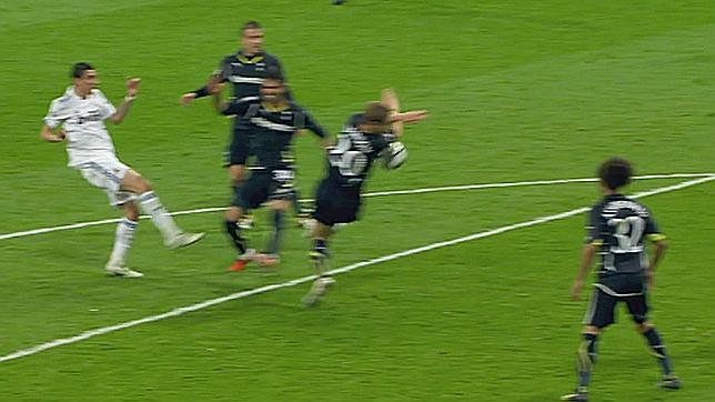 Posible penalti de Dawson Posible penalti de Dawson