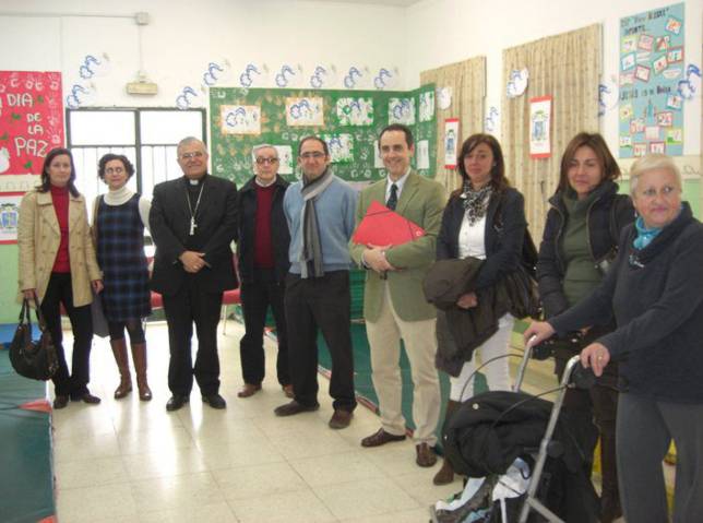 IU carga contra el obispo por visitar colegios pblicos con su autorizacin