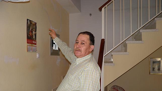 Vecinos de Santo Domingo alertan de grietas en sus casas