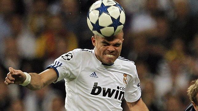 Mourinho revoluciona el once inicial del Madrid Mourinho revoluciona el once inicial del Madrid